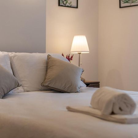 A Golden Haven Retreat In London Apartment Ngoại thất bức ảnh